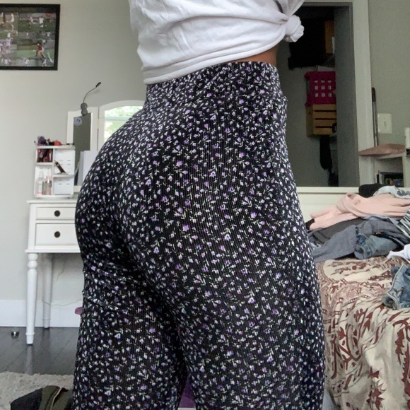Forever 21 Pants - High waisted floral velvet pants